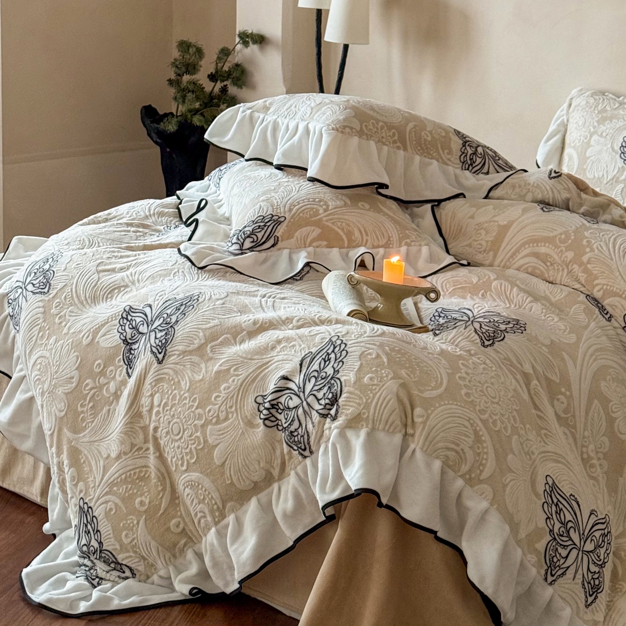 91家纺网 家纺一手货源 找家纺 （总）凯儿家纺 2025新款全消光牛奶绒法式公主风花边工艺款四件套-蝴蝶恋曲