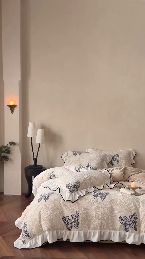 91家纺网 家纺一手货源 找家纺 （总）凯儿家纺 2025新款全消光牛奶绒法式公主风花边工艺款四件套-蝴蝶恋曲