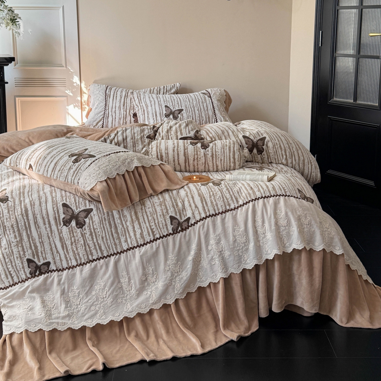 91家纺网 家纺一手货源 找家纺 （总）凯儿家纺 2025新款全消光牛奶绒法式公主风花边工艺款四件套-捕梦