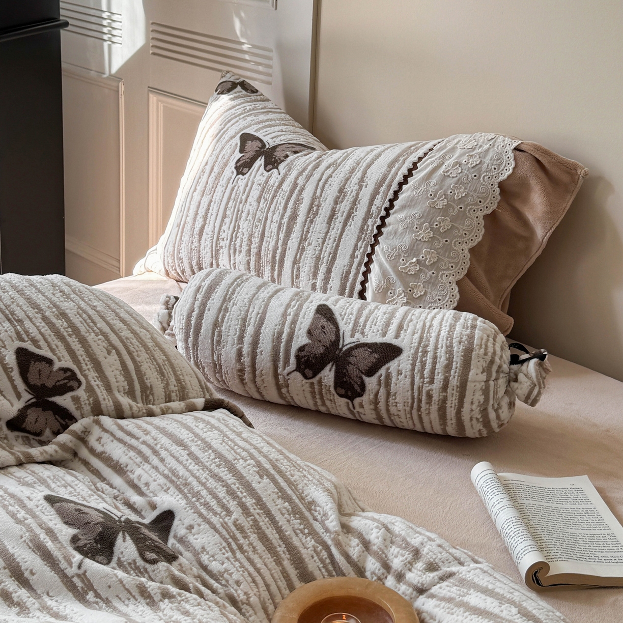 91家纺网 家纺一手货源 找家纺 （总）凯儿家纺 2025新款全消光牛奶绒法式公主风花边工艺款四件套-捕梦