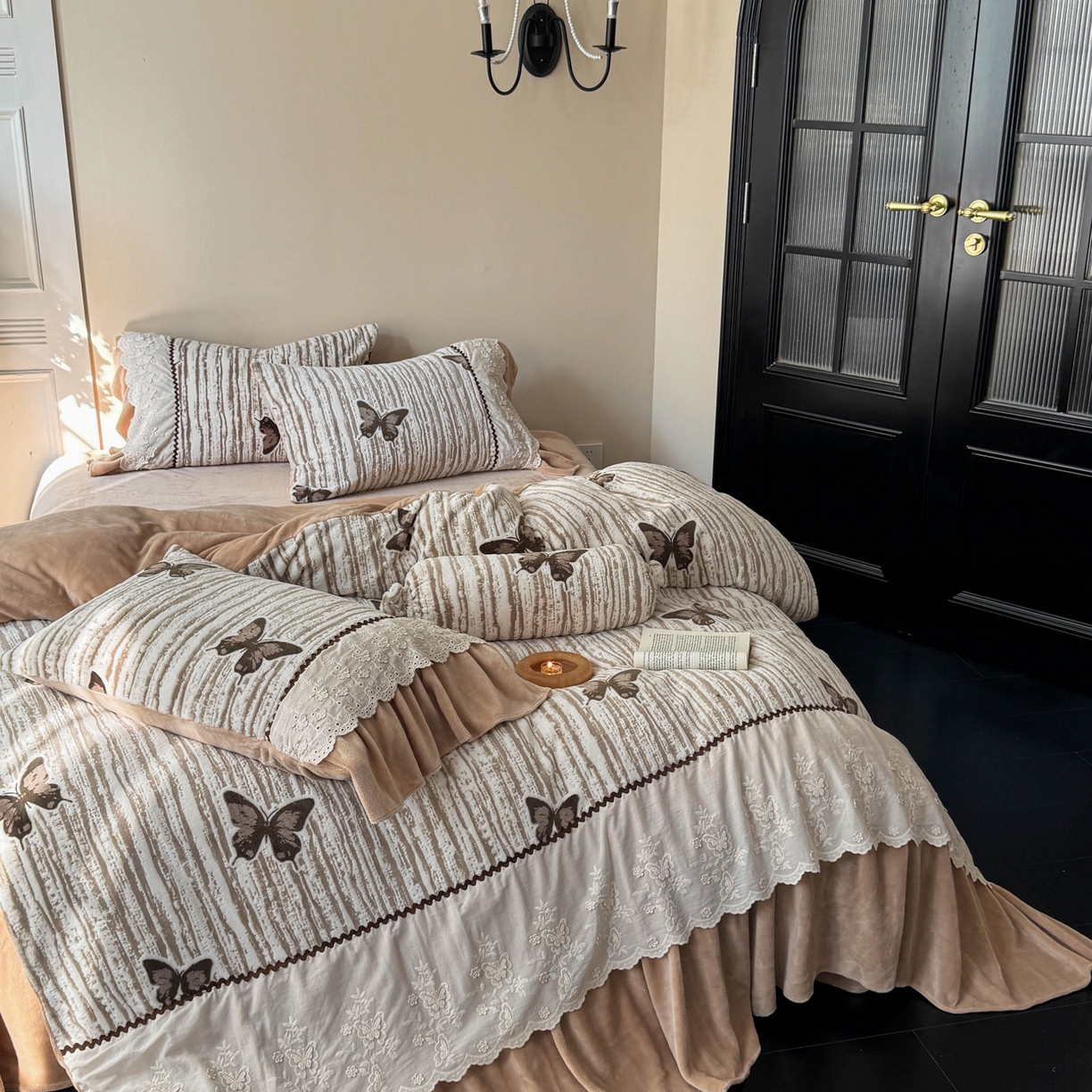 91家纺网 家纺一手货源 找家纺 （总）凯儿家纺 2025新款全消光牛奶绒法式公主风花边工艺款四件套-捕梦