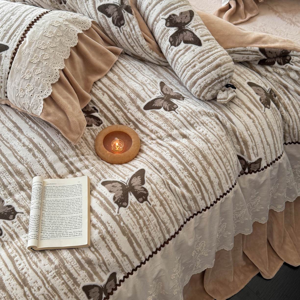 91家纺网 家纺一手货源 找家纺 （总）凯儿家纺 2025新款全消光牛奶绒法式公主风花边工艺款四件套-捕梦