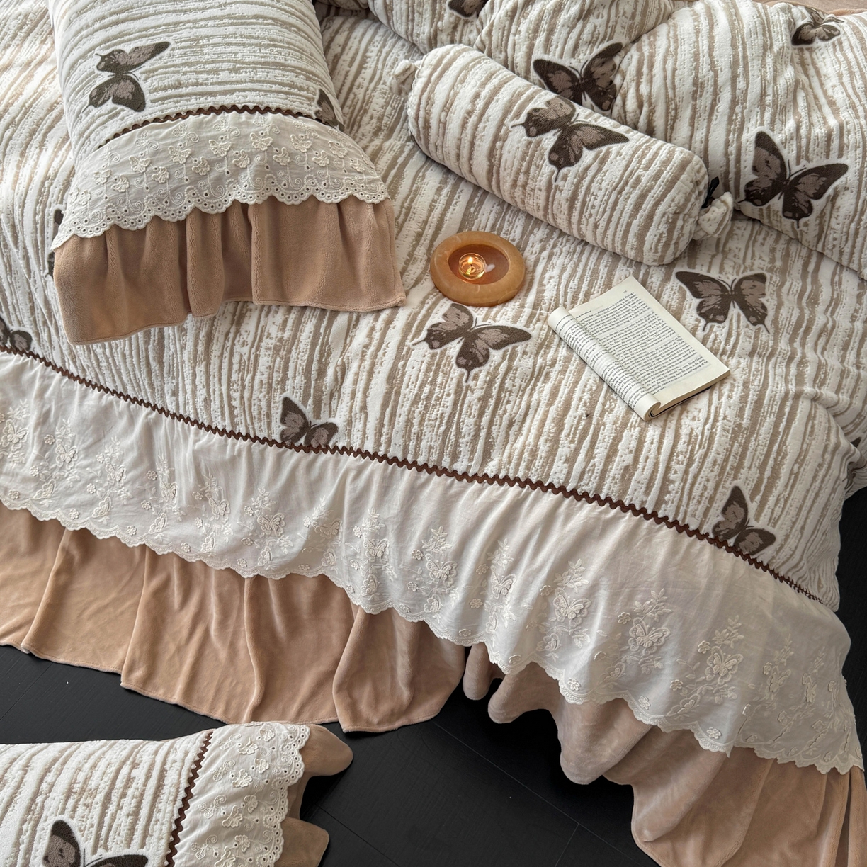 91家纺网 家纺一手货源 找家纺 （总）凯儿家纺 2025新款全消光牛奶绒法式公主风花边工艺款四件套-捕梦