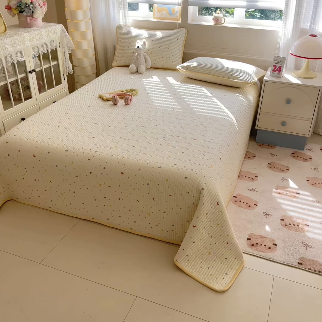 91家纺网 家纺一手货源 找家纺 （总）雅萱家纺 2025新款全棉牛奶绒夹棉床盖系列