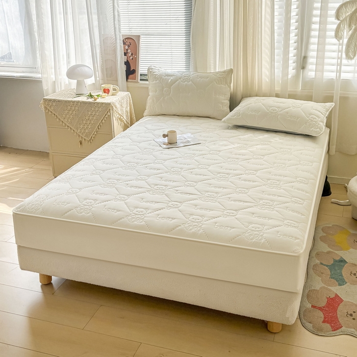 91家纺网 家纺一手货源 找家纺 （总）LIFE.丽芙 2025新款磨毛单件超声波小熊夹棉床笠三件套