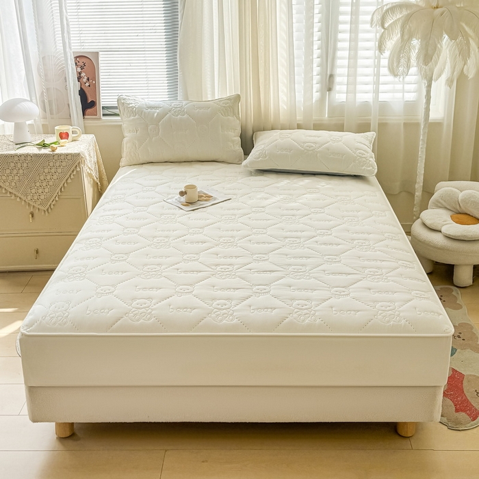 91家纺网 家纺一手货源 找家纺 （总）LIFE.丽芙 2025新款磨毛单件超声波小熊夹棉床笠三件套