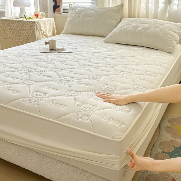 91家纺网 家纺一手货源 找家纺 （总）LIFE.丽芙 2025新款磨毛单件超声波小熊夹棉床笠三件套