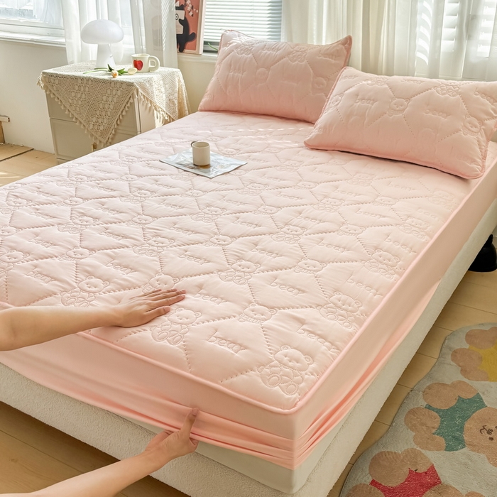 91家纺网 家纺一手货源 找家纺 （总）LIFE.丽芙 2025新款磨毛单件超声波小熊夹棉床笠三件套