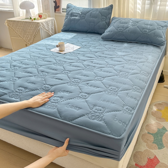 91家纺网 家纺一手货源 找家纺 （总）LIFE.丽芙 2025新款磨毛单件超声波小熊夹棉床笠三件套