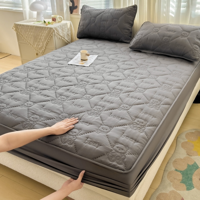 91家纺网 家纺一手货源 找家纺 （总）LIFE.丽芙 2025新款磨毛单件超声波小熊夹棉床笠三件套