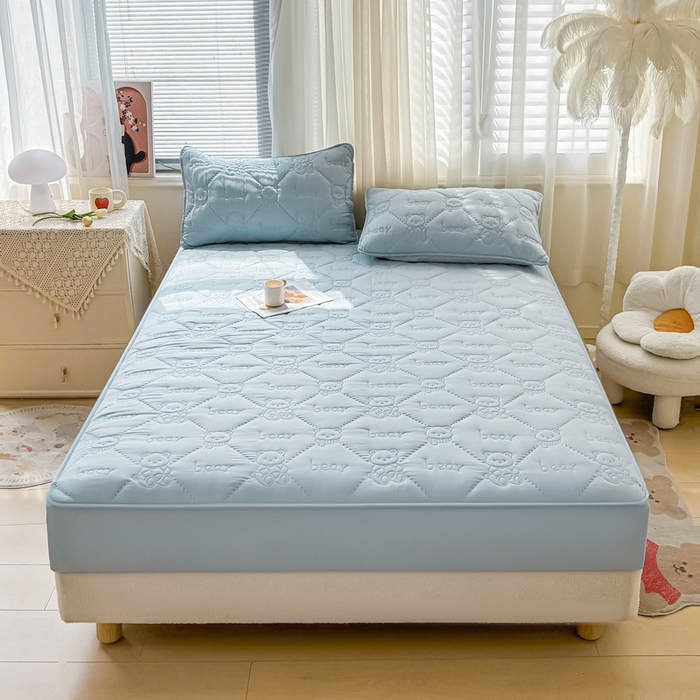 91家纺网 家纺一手货源 找家纺 LIFE.丽芙 2025新款磨毛单件超声波小熊夹棉床笠三件套 小熊夹棉床笠-海青