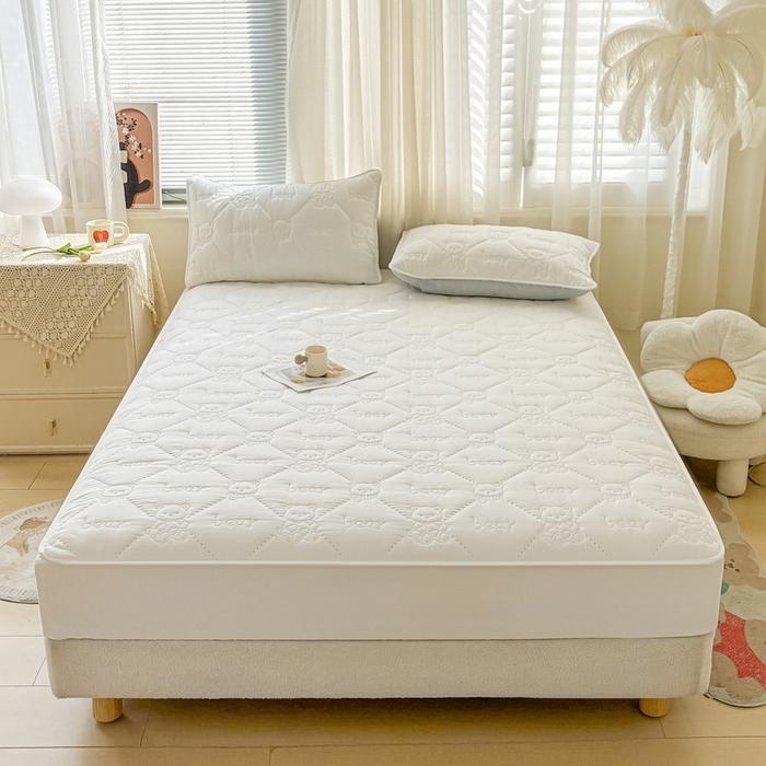 91家纺网 家纺一手货源 找家纺 LIFE.丽芙 2025新款磨毛单件超声波小熊夹棉床笠三件套 小熊夹棉床笠-象牙白