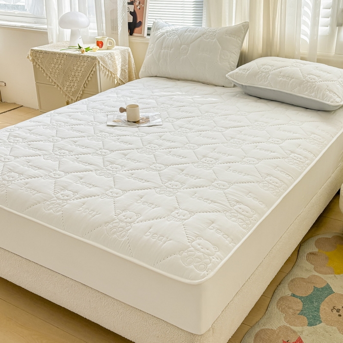 91家纺网 家纺一手货源 找家纺 LIFE.丽芙 2025新款磨毛单件超声波小熊夹棉床笠三件套 小熊夹棉床笠-象牙白