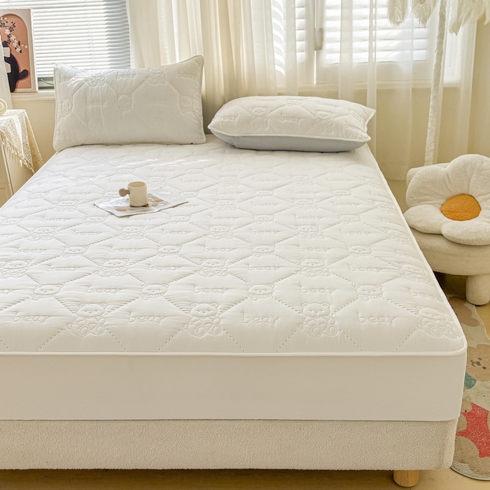 91家纺网 家纺一手货源 找家纺 LIFE.丽芙 2025新款磨毛单件超声波小熊夹棉床笠三件套 小熊夹棉床笠-象牙白