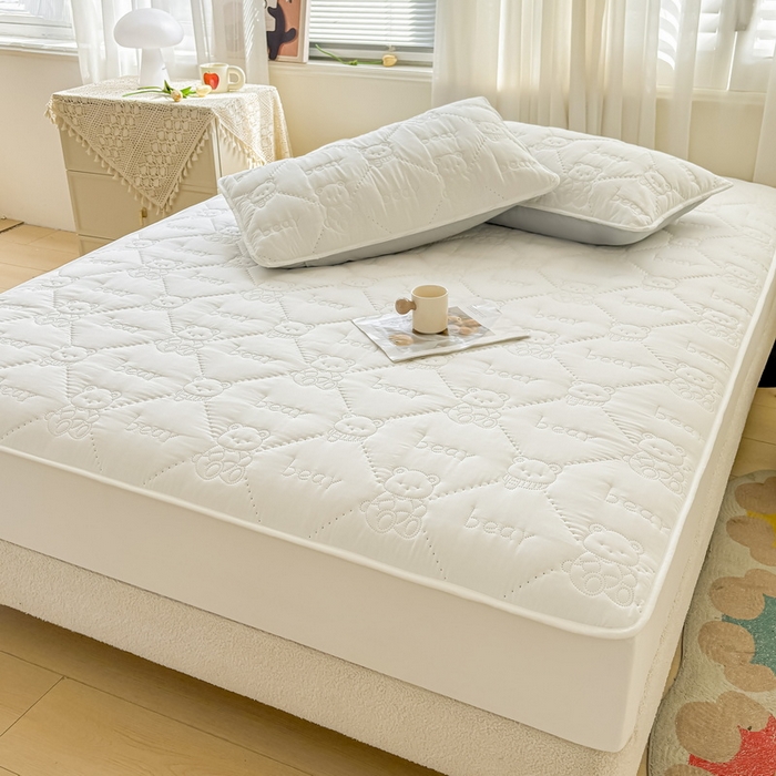 91家纺网 家纺一手货源 找家纺 LIFE.丽芙 2025新款磨毛单件超声波小熊夹棉床笠三件套 小熊夹棉床笠-象牙白