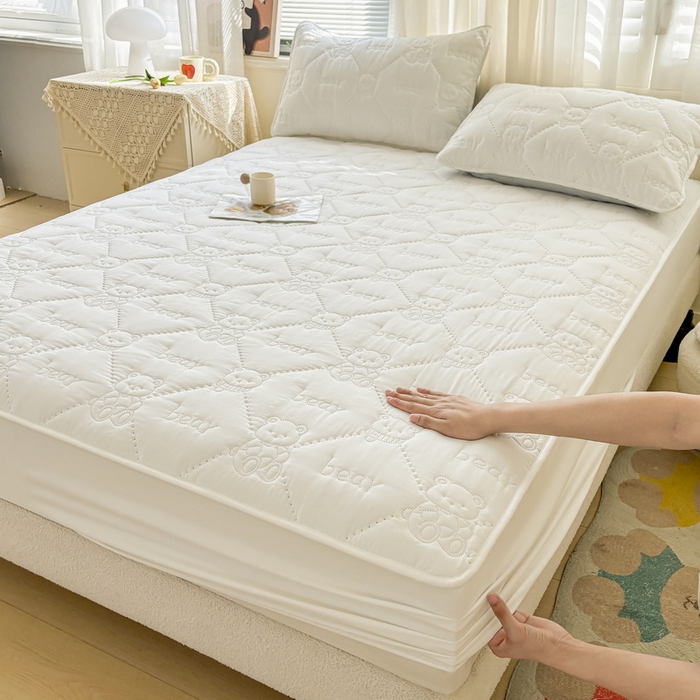 91家纺网 家纺一手货源 找家纺 LIFE.丽芙 2025新款磨毛单件超声波小熊夹棉床笠三件套 小熊夹棉床笠-象牙白