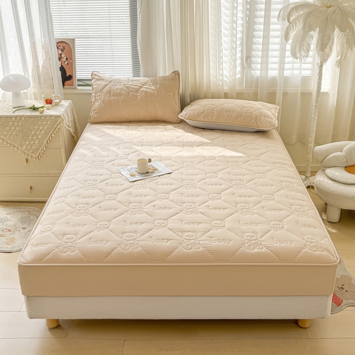 91家纺网 家纺一手货源 找家纺 LIFE.丽芙 2025新款磨毛单件超声波小熊夹棉床笠三件套 小熊夹棉床笠-奶茶