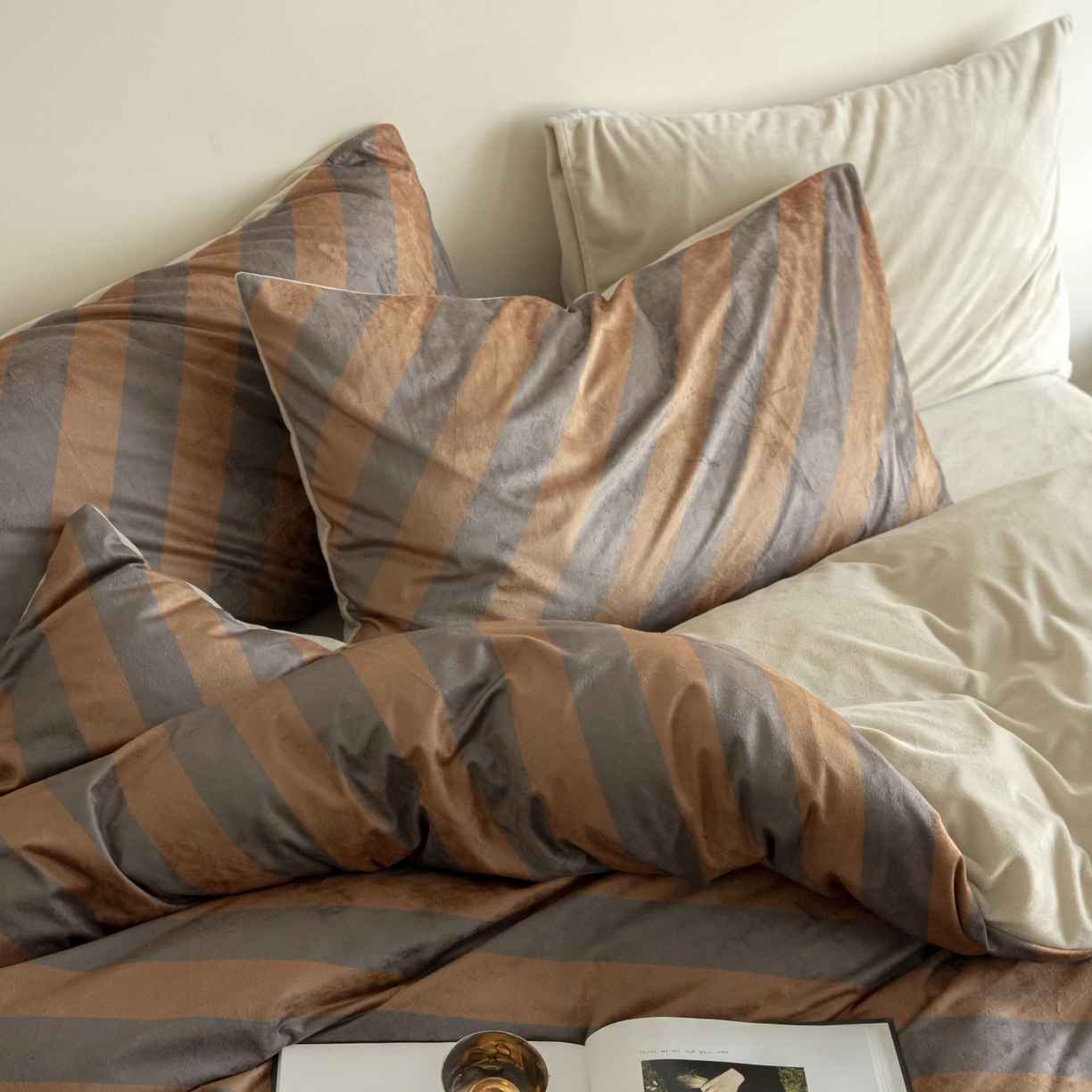 91家纺网 家纺一手货源 找家纺 （总）ONE TWO ONE 121 2025新款轻奢新法式德芙绒宝宝绒婴儿绒短毛绒牛奶绒四件套床单被套-斑驳与咖