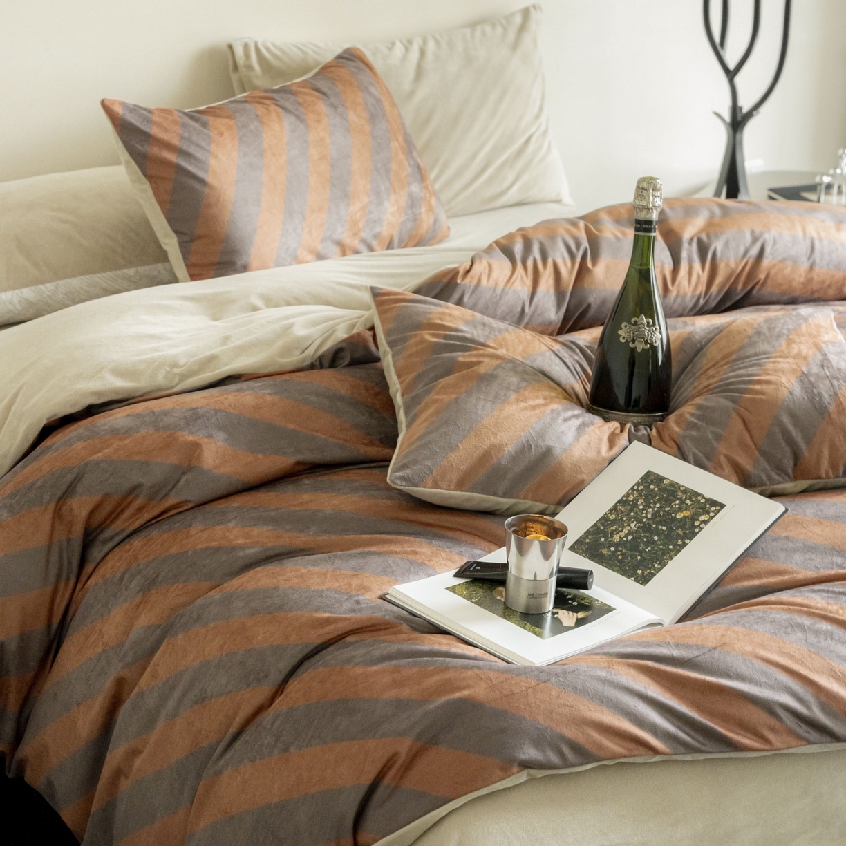 91家纺网 家纺一手货源 找家纺 （总）ONE TWO ONE 121 2025新款轻奢新法式德芙绒宝宝绒婴儿绒短毛绒牛奶绒四件套床单被套-斑驳与咖