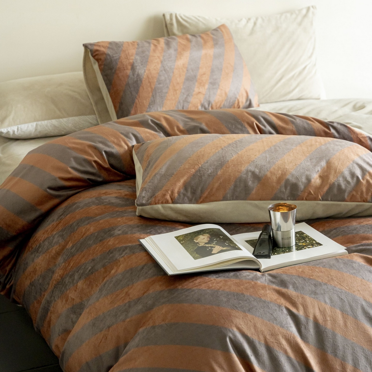 91家纺网 家纺一手货源 找家纺 （总）ONE TWO ONE 121 2025新款轻奢新法式德芙绒宝宝绒婴儿绒短毛绒牛奶绒四件套床单被套-斑驳与咖