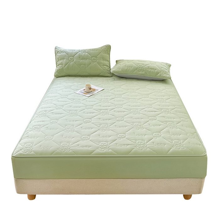 91家纺网 家纺一手货源 找家纺 LIFE.丽芙 2025新款磨毛单件超声波小熊夹棉床笠三件套 小熊夹棉床笠-松石绿