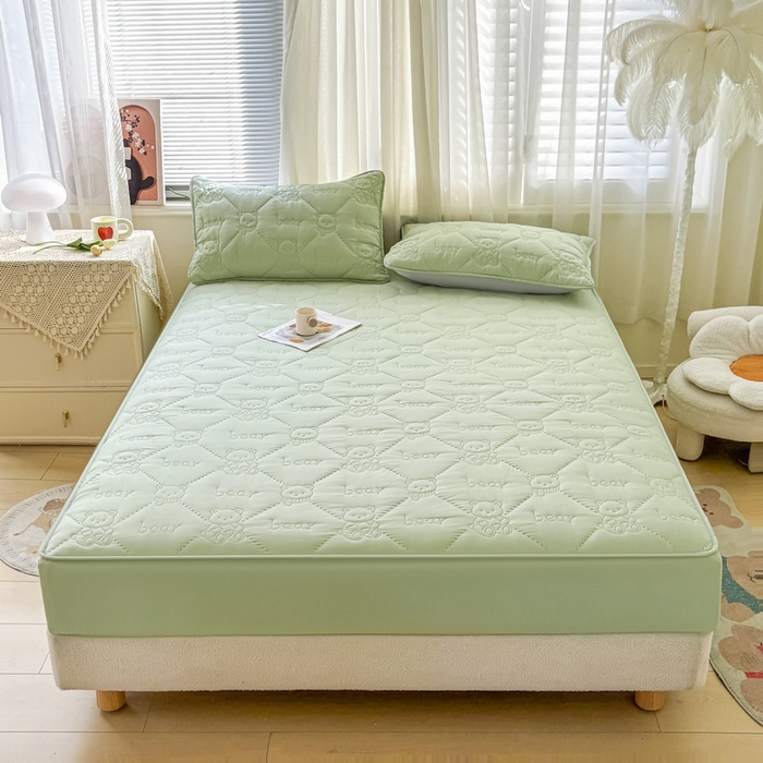 91家纺网 家纺一手货源 找家纺 LIFE.丽芙 2025新款磨毛单件超声波小熊夹棉床笠三件套 小熊夹棉床笠-松石绿