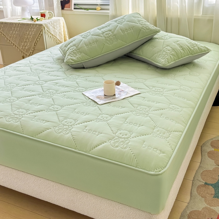 91家纺网 家纺一手货源 找家纺 LIFE.丽芙 2025新款磨毛单件超声波小熊夹棉床笠三件套 小熊夹棉床笠-松石绿