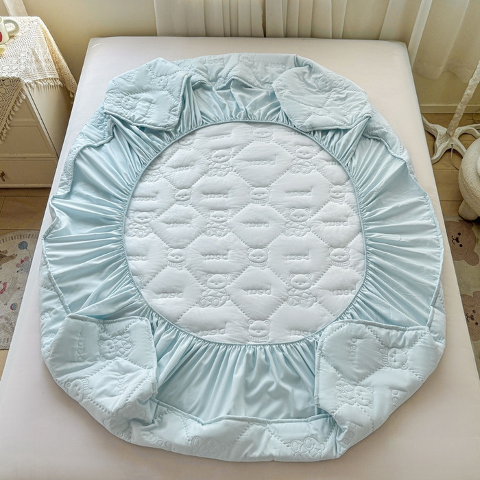 91家纺网 家纺一手货源 找家纺 LIFE.丽芙 2025新款磨毛单件超声波小熊夹棉床笠三件套 小熊夹棉床笠-天空蓝