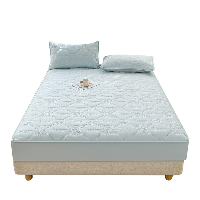 91家纺网 家纺一手货源 找家纺 LIFE.丽芙 2025新款磨毛单件超声波小熊夹棉床笠三件套 小熊夹棉床笠-天空蓝