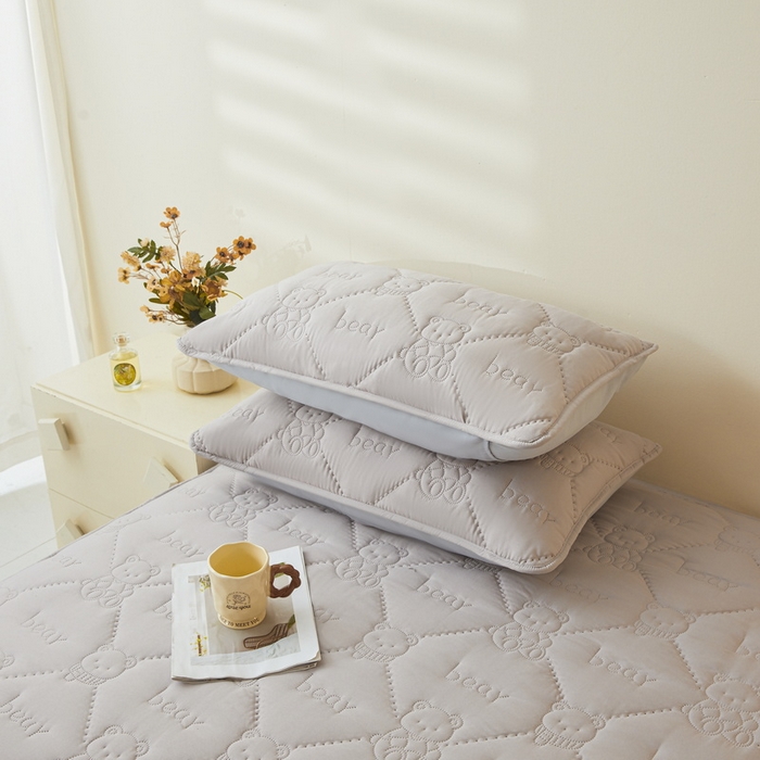 91家纺网 家纺一手货源 找家纺 （总）LIFE.丽芙 2025新款磨毛单件超声波小熊夹棉防水床笠三件套