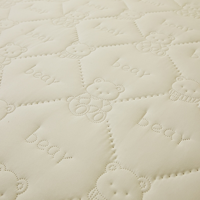 91家纺网 家纺一手货源 找家纺 LIFE.丽芙 2025新款磨毛单件超声波小熊夹棉防水床笠三件套 小熊防水夹棉床笠-奶昔白