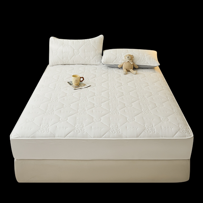 91家纺网 家纺一手货源 找家纺 LIFE.丽芙 2025新款磨毛单件超声波小熊夹棉防水床笠三件套 小熊防水夹棉床笠-象牙白