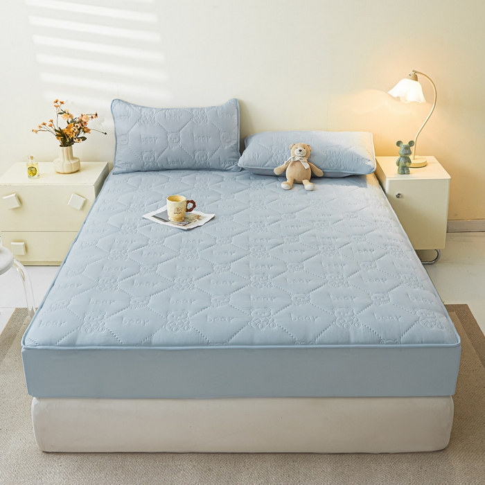 91家纺网 家纺一手货源 找家纺 LIFE.丽芙 2025新款磨毛单件超声波小熊夹棉防水床笠三件套 小熊防水夹棉床笠-海青