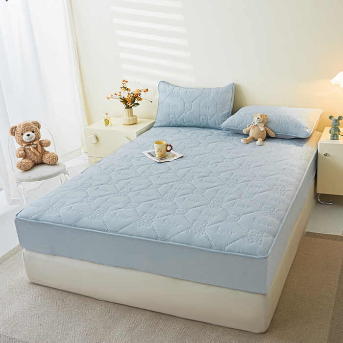 91家纺网 家纺一手货源 找家纺 LIFE.丽芙 2025新款磨毛单件超声波小熊夹棉防水床笠三件套 小熊防水夹棉床笠-海青