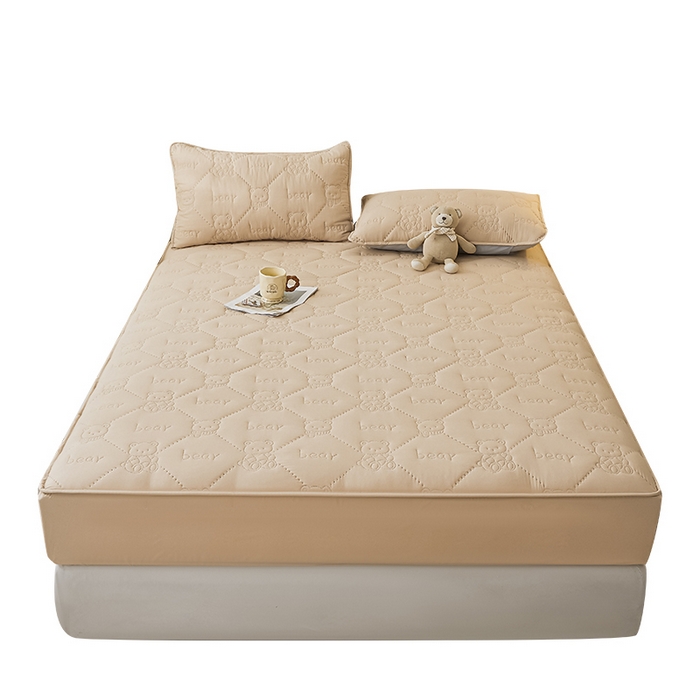 91家纺网 家纺一手货源 找家纺 LIFE.丽芙 2025新款磨毛单件超声波小熊夹棉防水床笠三件套 小熊防水夹棉床笠-奶茶