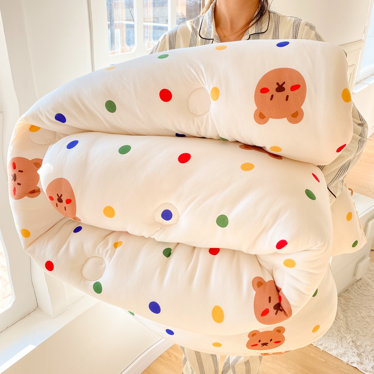 91家纺网 家纺一手货源 找家纺 小叮当家纺仓储工厂店 2026新款（全花型全花型大货 不断货）宝宝被子豆豆绒牛奶针织棉被子儿童被子豆豆被大豆被春秋被秋冬被 展示图 抱拍