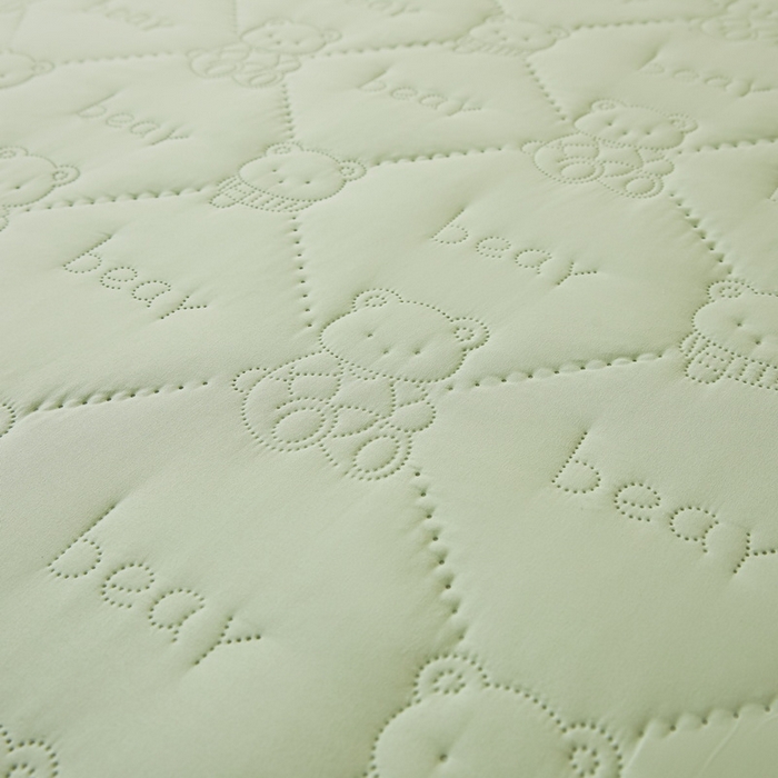 91家纺网 家纺一手货源 找家纺 LIFE.丽芙 2025新款磨毛单件超声波小熊夹棉防水床笠三件套 小熊防水夹棉床笠-松石绿