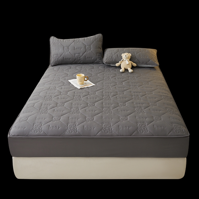 91家纺网 家纺一手货源 找家纺 LIFE.丽芙 2025新款磨毛单件超声波小熊夹棉防水床笠三件套 小熊防水夹棉床笠-高级灰