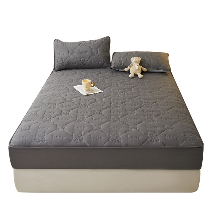 91家纺网 家纺一手货源 找家纺 LIFE.丽芙 2025新款磨毛单件超声波小熊夹棉防水床笠三件套 小熊防水夹棉床笠-高级灰