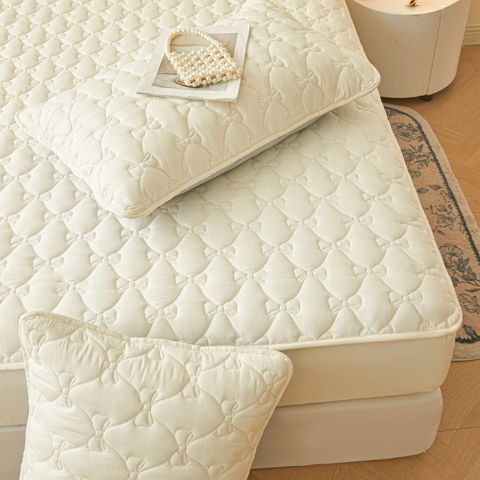 91家纺网 家纺一手货源 找家纺 LIFE.丽芙 2025新款水洗原棉单件蝴蝶结绗缝夹棉床笠三件套 蝴蝶结床笠-奶昔白