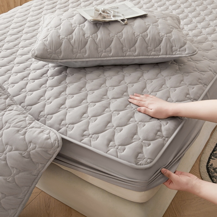 91家纺网 家纺一手货源 找家纺 LIFE.丽芙 2025新款水洗原棉单件蝴蝶结绗缝夹棉床笠三件套 蝴蝶结床笠-山灰