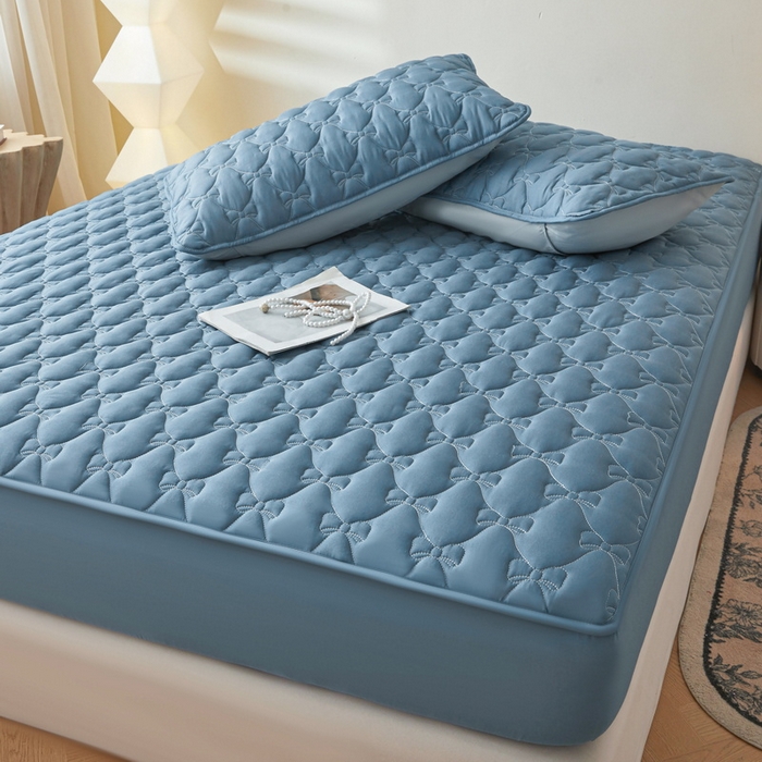 91家纺网 家纺一手货源 找家纺 LIFE.丽芙 2025新款水洗原棉单件蝴蝶结绗缝夹棉床笠三件套 蝴蝶结床笠-宾利蓝