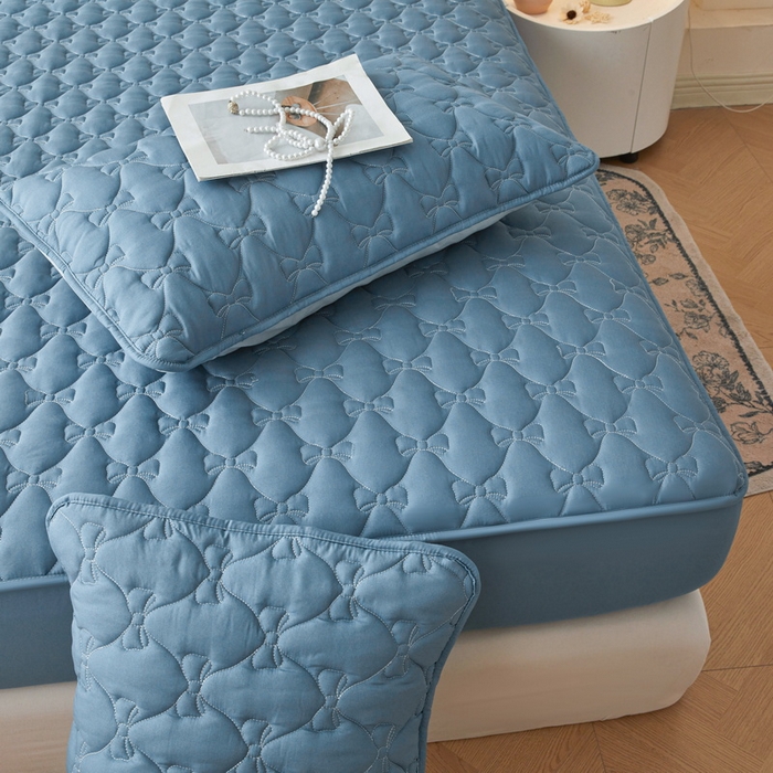 91家纺网 家纺一手货源 找家纺 LIFE.丽芙 2025新款水洗原棉单件蝴蝶结绗缝夹棉床笠三件套 蝴蝶结床笠-宾利蓝