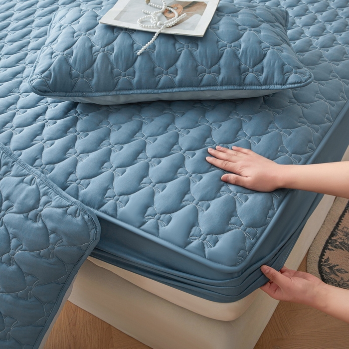 91家纺网 家纺一手货源 找家纺 LIFE.丽芙 2025新款水洗原棉单件蝴蝶结绗缝夹棉床笠三件套 蝴蝶结床笠-宾利蓝