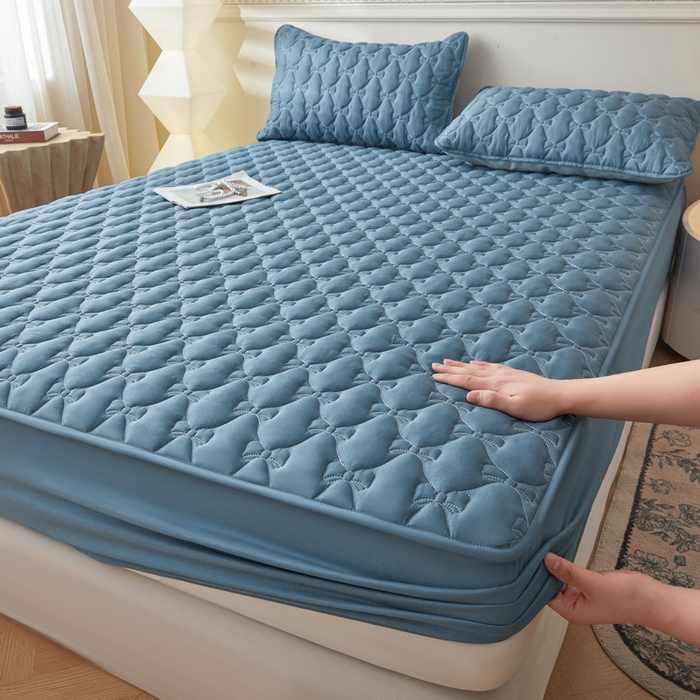 91家纺网 家纺一手货源 找家纺 LIFE.丽芙 2025新款水洗原棉单件蝴蝶结绗缝夹棉床笠三件套 蝴蝶结床笠-宾利蓝