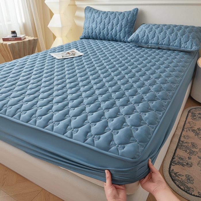 91家纺网 家纺一手货源 找家纺 LIFE.丽芙 2025新款水洗原棉单件蝴蝶结绗缝夹棉床笠三件套 蝴蝶结床笠-宾利蓝