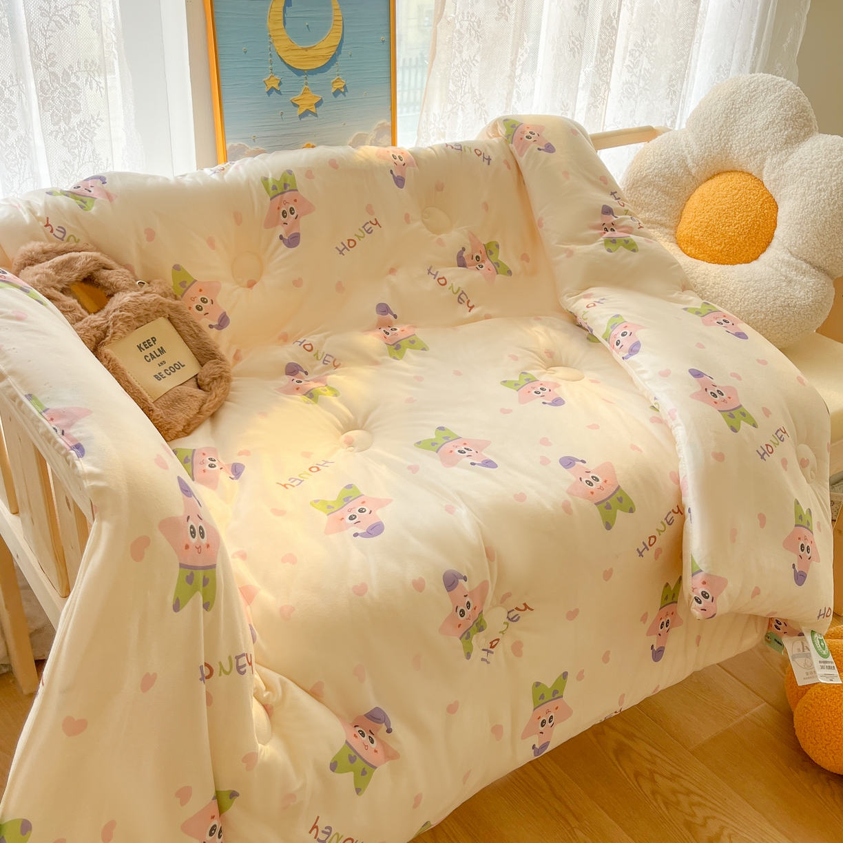 91家纺网 家纺一手货源 找家纺 小叮当家纺仓储工厂店 2026新款（全花型全花型大货 不断货）宝宝被子豆豆绒牛奶针织棉被子儿童被子豆豆被大豆被春秋被秋冬被 牛奶针织被-快乐海星