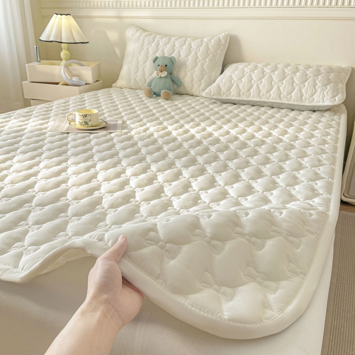 91家纺网 家纺一手货源 找家纺 LIFE.丽芙 2025新款水洗原棉单件蝴蝶结绗缝夹棉床褥垫子三件套 蝴蝶结床褥垫-奶昔白