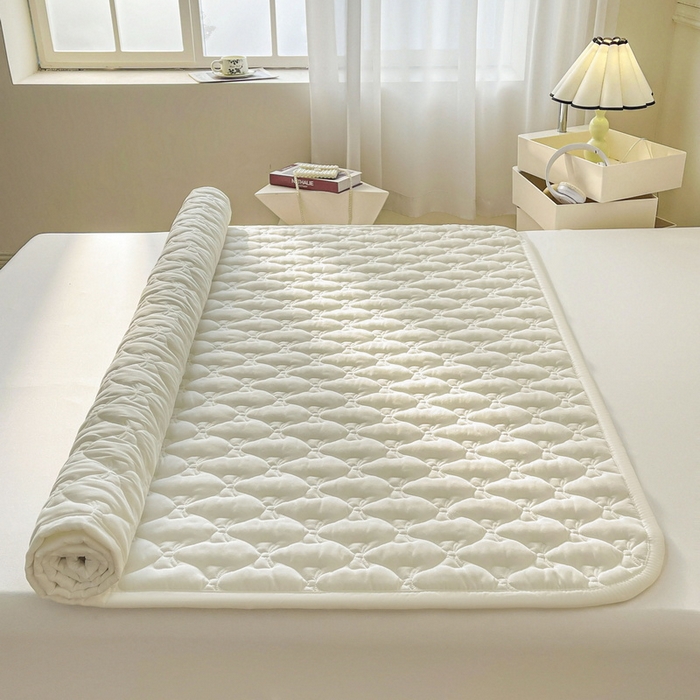 91家纺网 家纺一手货源 找家纺 LIFE.丽芙 2025新款水洗原棉单件蝴蝶结绗缝夹棉床褥垫子三件套 蝴蝶结床褥垫-奶昔白