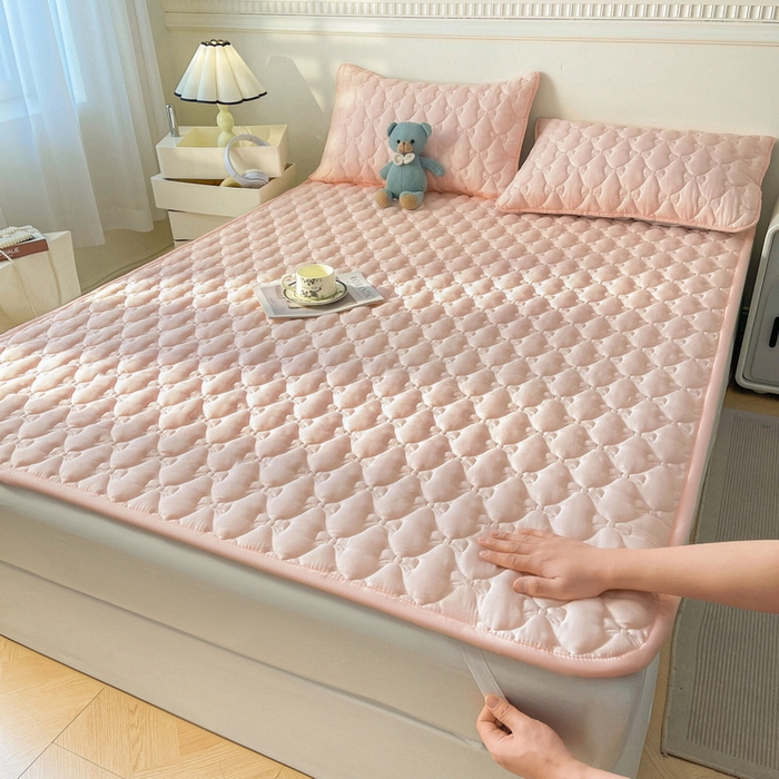 91家纺网 家纺一手货源 找家纺 LIFE.丽芙 2025新款水洗原棉单件蝴蝶结绗缝夹棉床褥垫子三件套 蝴蝶结床褥垫-奶油粉